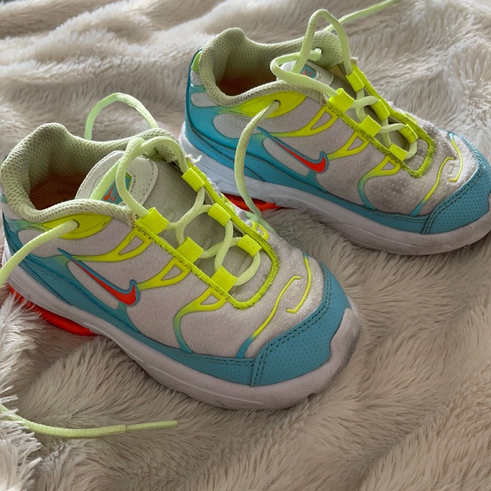 Used Toddler size 8C Nike sneakers in white/blue/neon green.  markings as shown